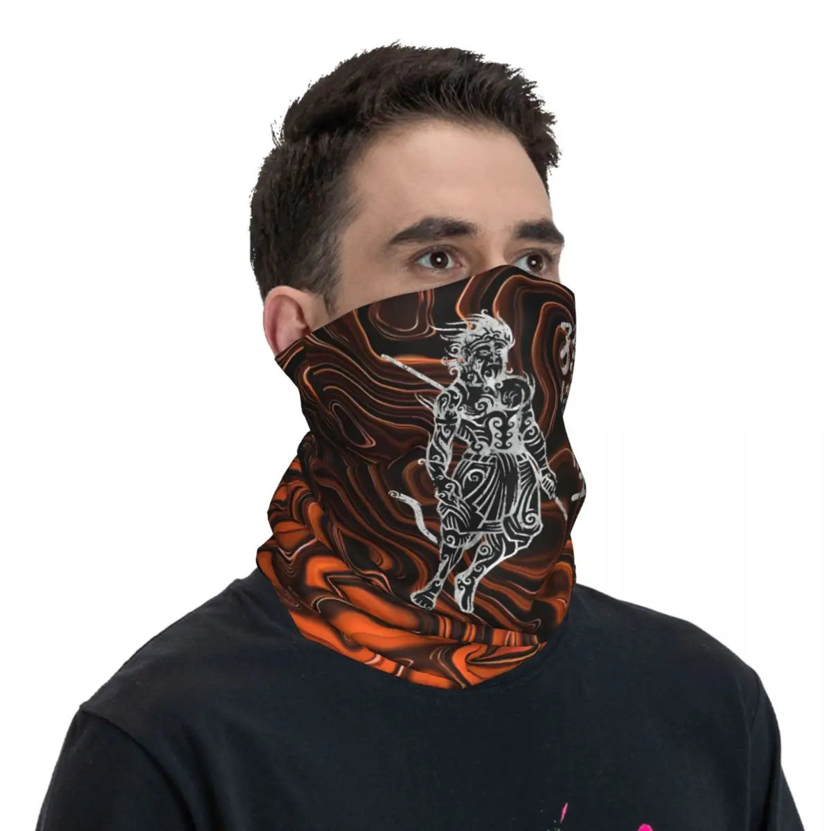 Mito negro: Calentador de cuello con caligrafía Wukong en color naranja