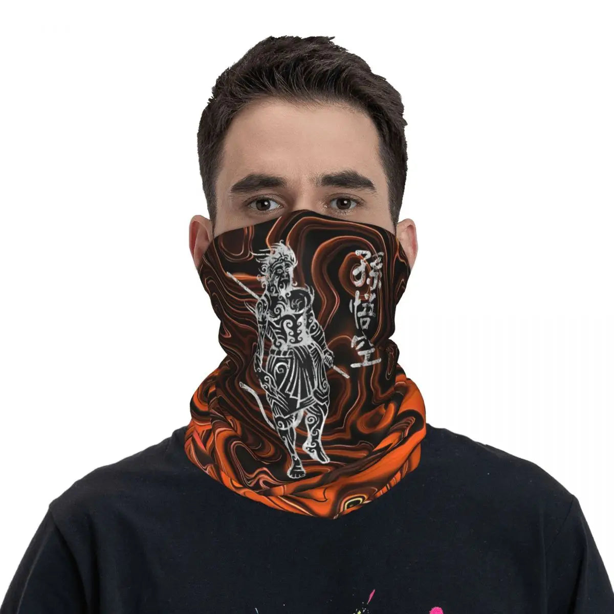 Mito negro: Calentador de cuello con caligrafía Wukong en color naranja